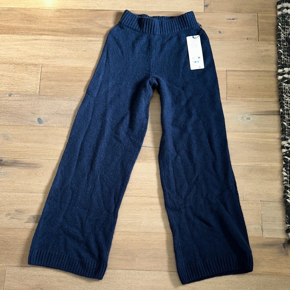 Sold out alo new with tags Wool Cashmere High-Waist New Class Wide Leg Pant XXS